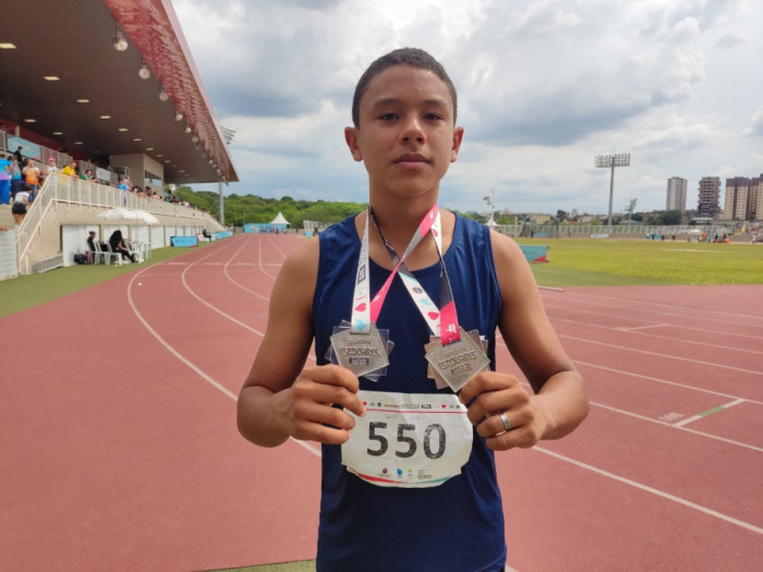 João Pedro Gomes Cavalcante conquistou duas medalhas de prata no Atletismo.