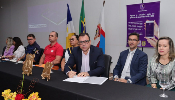 Na ocasião, foi assinado o Termo de Cooperação entre a SSPTO e TJ com vistas à execução e fortalecimento de ações com objetivo de proteção da mulher.
