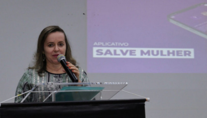 A juíza da Vara Especializada no Combate à Violência Doméstica, doutora Cirlene Maria de Oliveira, também ressaltou sua alegria com a possibilidade de utilização do aplicativo pelas mulheres.