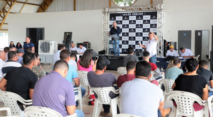 Evento teve transmissão ao vivo no site da empresa leiloeira e presencialmente no Ginásio Poliesportivo Pedro Quaresma