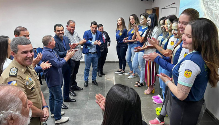 Governador Wanderlei Barbosa conhece sede da Associação Nacional de Equoterapia