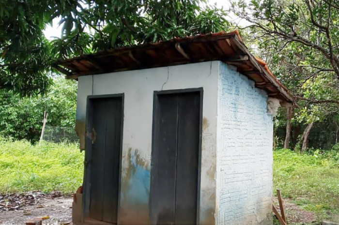 Banheiros de escola em condições precárias. Foto: Divulgação/MPTO