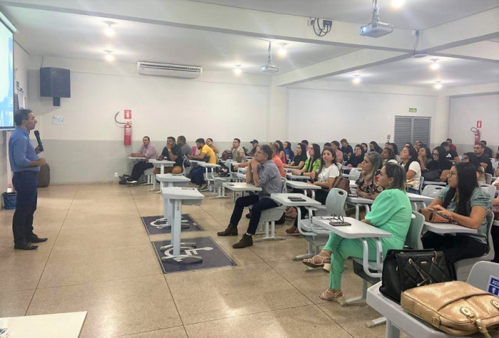 O prefeito Wagner Rodrigues deu as boas-vindas aos novos profissionais e destacou a importância de que cada agente exerça no cuidado com a população.