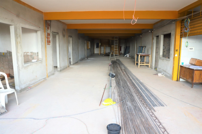 O projeto arquitetônico prevê mais de 30 salas distribuídas em uma área construída de 1.254,82 metros quadrados, dividida em dois pavimentos (superior e térreo)