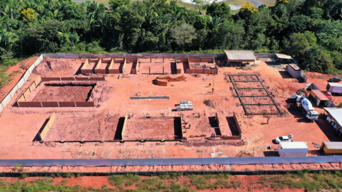 Toda a área também será cercada com alambrado e receberá um guarda-corpo na parte externa e em toda a extensão do píer que dá acesso ao lago.