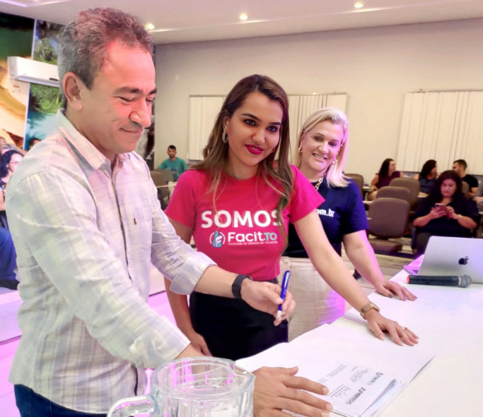 Ceo da Nortesys, Gean Sharly Sousa, assinando o contrato 