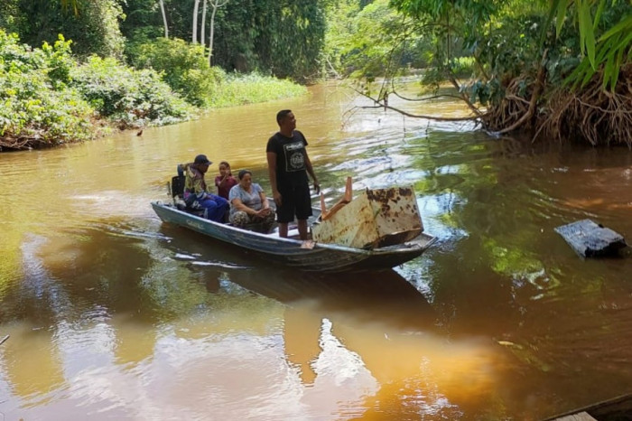 Até uma geladeira foi retirada de dentro do Rio Lontra durante a Ação de Limpeza.