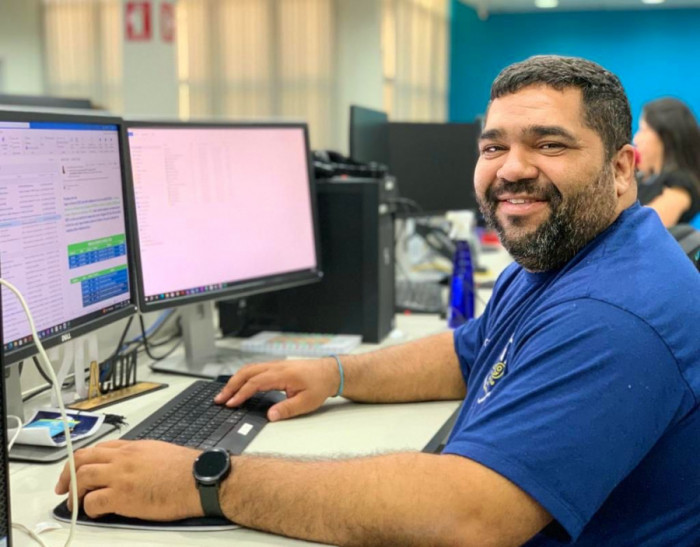 O analista comercial Williams Guilherme Santos completou 20 anos de casa. 