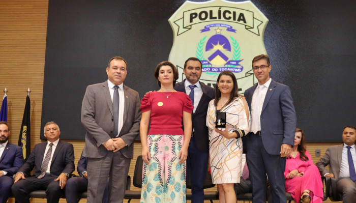 Como valorização foram entregues medalhas condecorativas de bravura e mérito policial a 36 policiais civis.