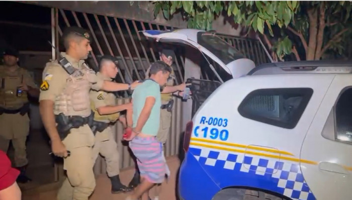 No momento da prisão o suspeito ainda estava com as mãos sujas de sangue. Foto: AN