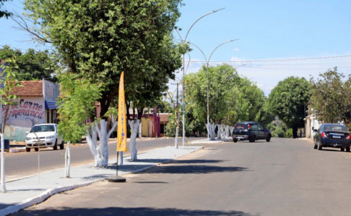 Obras de pavimentação asfáltica realizada na Avenida Brasil contaram com recursos do Estado.