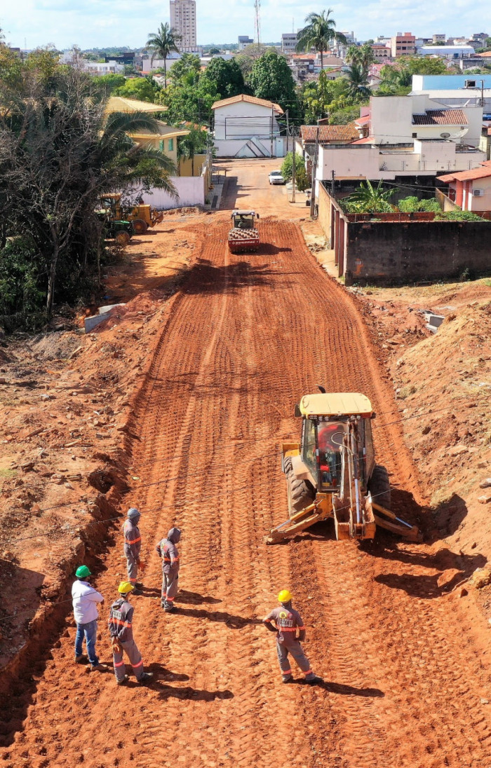 Os moradores também poderão contar com a construção de calçadas acessíveis com a implantação de rampas para cadeirantes e piso tátil para deficientes visuais.