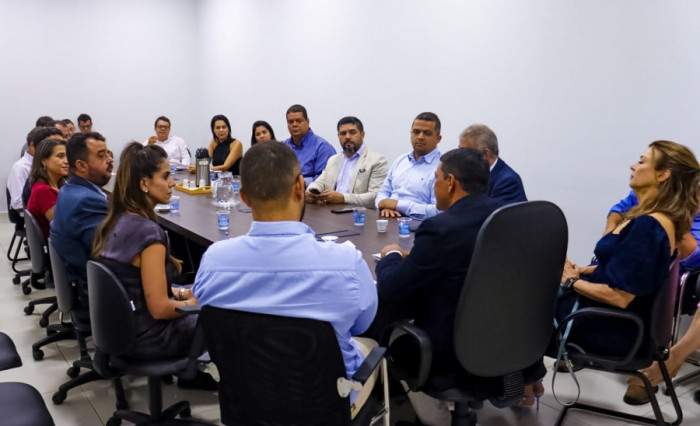 Ameto recebe representante da Brasmin para articular realização de feira de mineração.