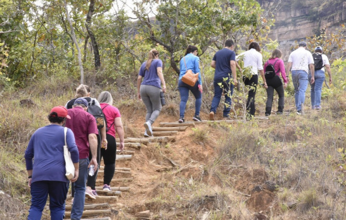 Representantes de diversos órgãos empreenderam a visita in loco.