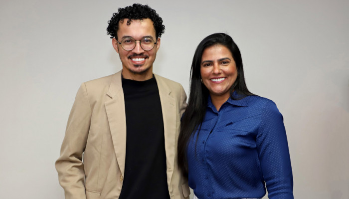 Primeira-dama do Tocantins, Karynne Sotero, recebe o estilista Luiz Fernando Carvalho.