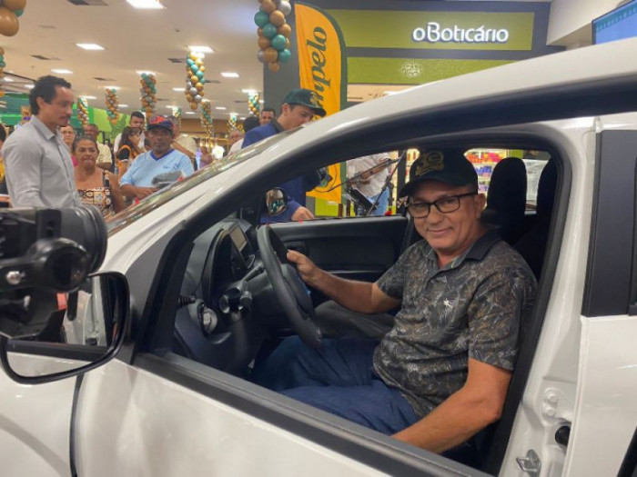 Cliente Antônio da Silva Costa foi o ganhador do carro zero quilômetro.