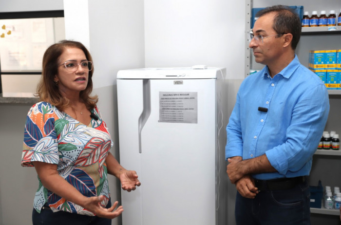  Com o recurso destinado pela vereadora Zezé Cardoso, foram adquiridos quatro bebedouros e três geladeiras para unidades básicas.