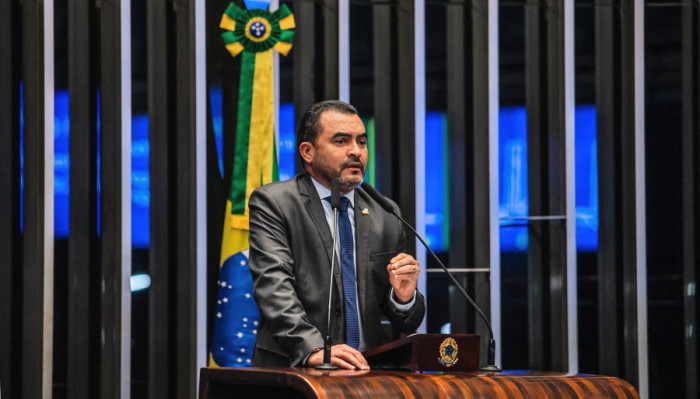 Governador Wanderlei Barbosa discursa durante a sessão solene no Congresso, em homenagem aos 35 anos do Tocantins