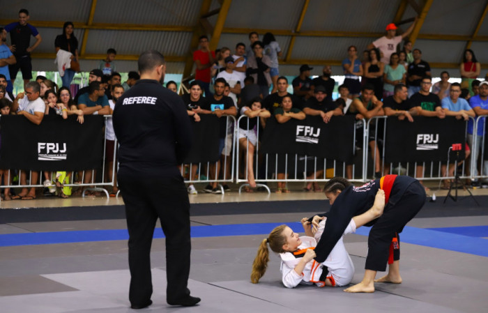 Aos 12 anos de idade, e com mais de 40 medalhas, a atleta Eduarda Caires, prendeu a atenção dos expectadores.