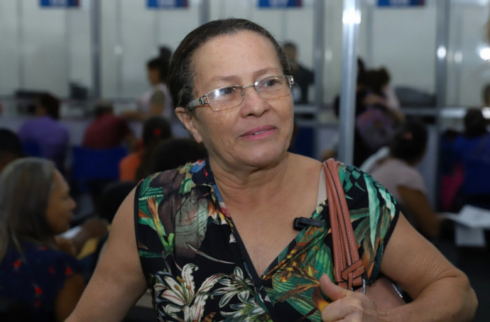 A professora aposentada Cleuza Ferreira buscou o atendimento logo cedo para quitar a dívida do IPTU em atraso.