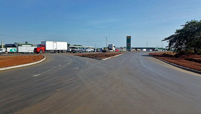 Com investimento de R$ 16,4 milhões, a obra contou com pavimentação asfáltica, restauração e drenagem da TO-422, trecho que liga a BR-153 ao Distrito.