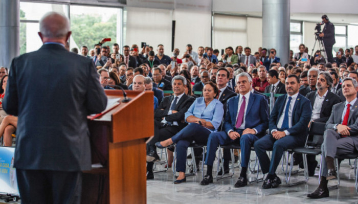 Governador Wanderlei Barbosa acompanhou o discurso do presidente Luiz Inácio Lula da Silva ao lado de governadores de todo o país.