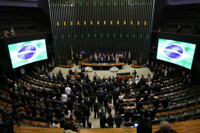 Cassinos e jogos de apostas no Brasil em debate: benefícios e