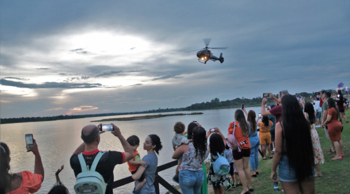 Papai Noel chegará de helicóptero no Setor Costa Esmeralda e na Via Lago nos dias 8 e 9, respectivamente.