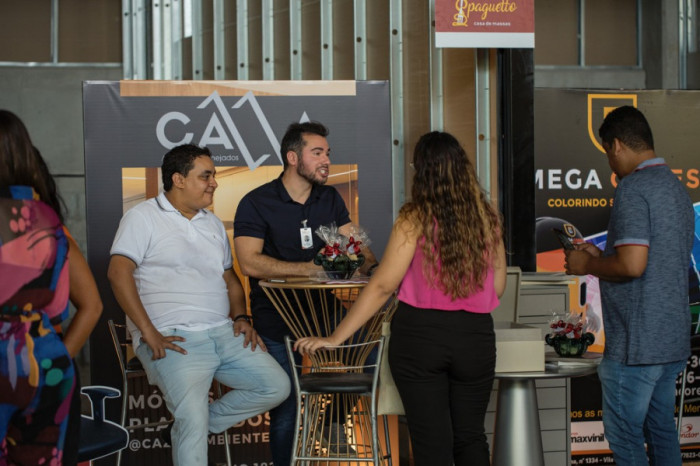 Empresas locais expuseram seus produtos e serviços para os lojistas do shopping.