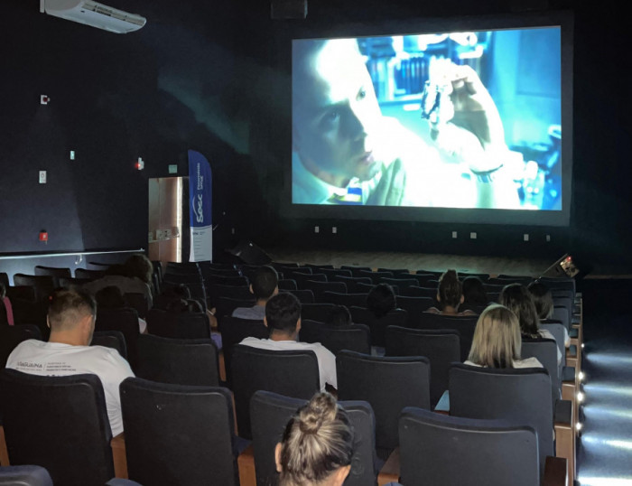 No último dia 14, o período da manhã foi bastante lúdico para um grupo de jovens entre 10 a 16 anos, que participaram do projeto Dia de Cinema no SESC.