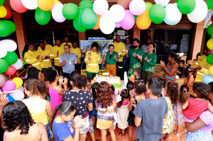 Os parabéns do PEJ foi celebrado em grande estilo, cercado de alegria e muita emoção.