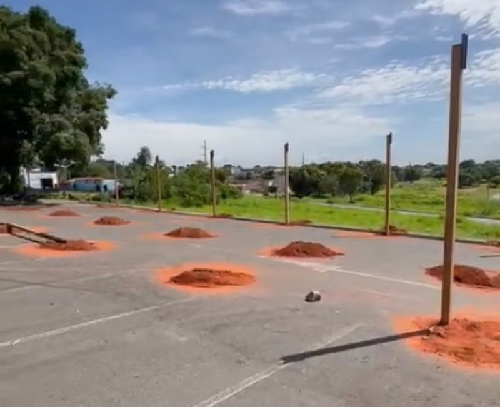 Praça do Automóvel, próximo ao Detran.