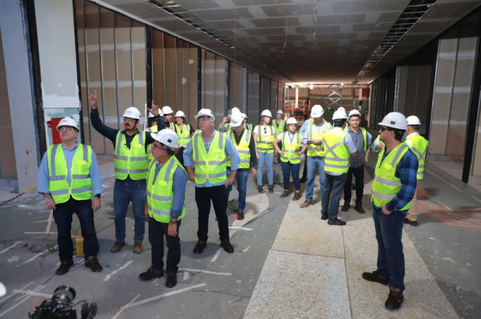 Entre as obras visitadas, a comitiva conheceu de perto a estrutura do Lago Center Shopping de Araguaína. Foto: Marcos Filho