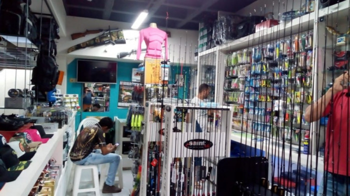 A loja conta com mais de 5 mil itens de pesca esportiva