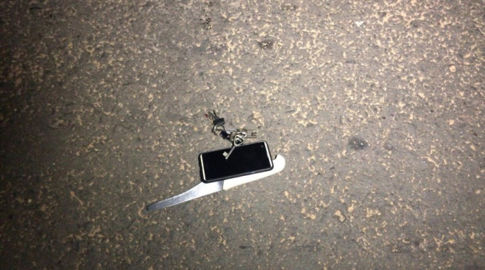 Durante perícia, foi encontrado uma faca e um celular na cintura de Lukas. 