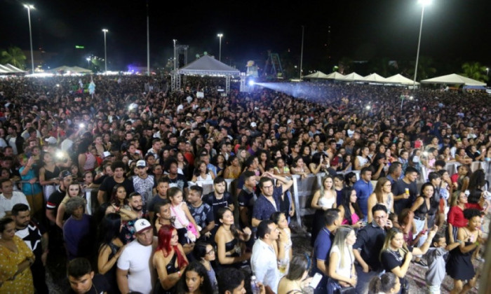 Segundo dados da PM, mais de 50 mil pessoas marcaram presença na Praça dos Girassóis.