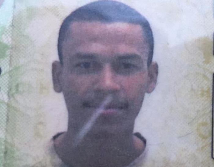 osé Carlos Júnior Fe, 25 anos