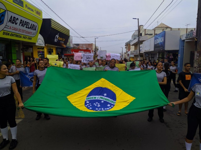 Protesto alunos do Colégio da Polícia Militar em Araguaína