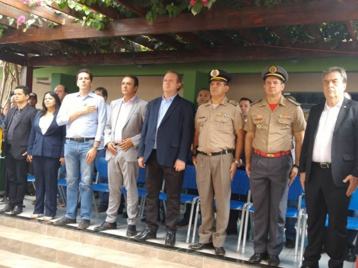 Autoridades presentes na cerimônia.