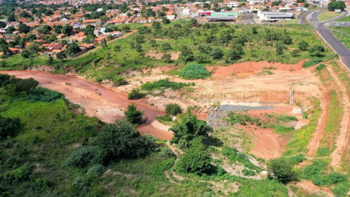 Dimas pretende construir bacias de decantação e avenida às margens do Baixa Funda 